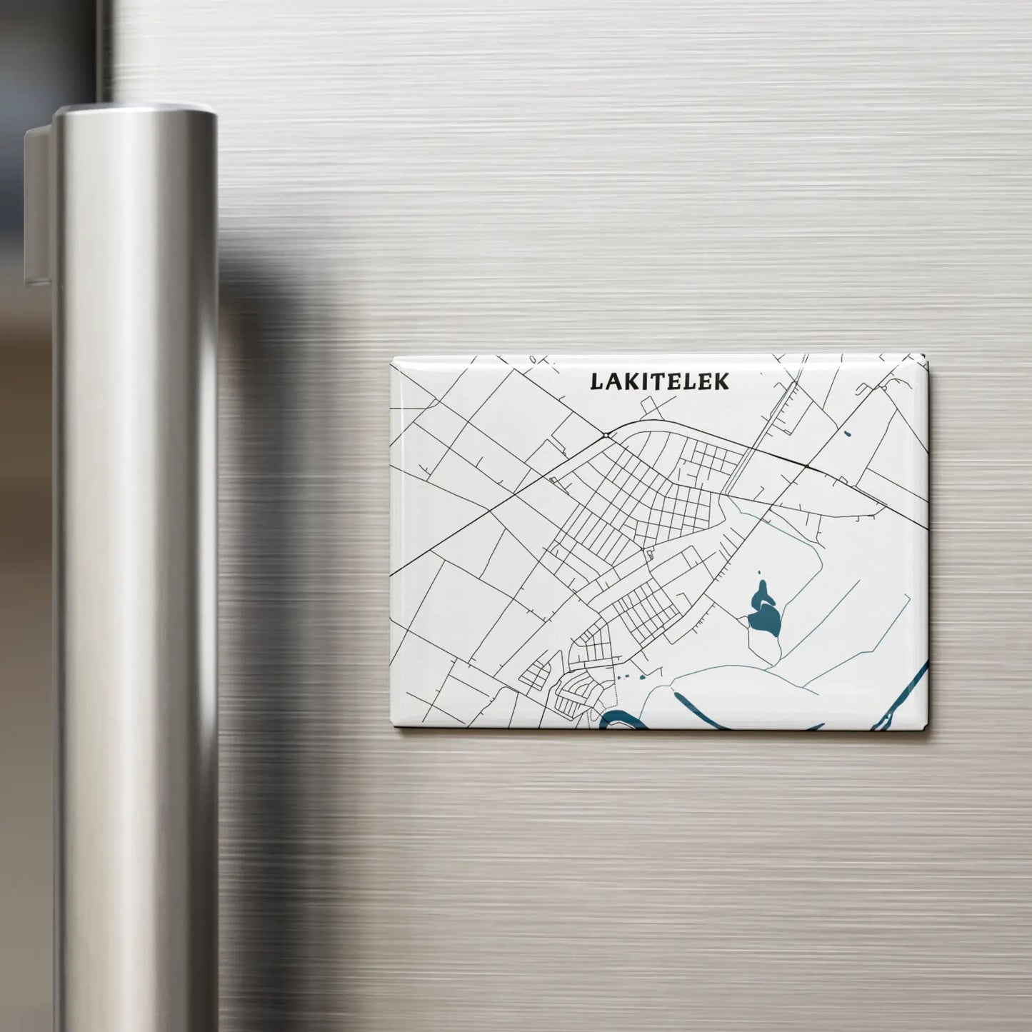Lakitelek hűtőmágnes
